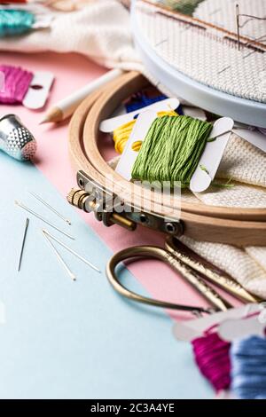 Ensemble de broderie avec coutures croisées Banque D'Images