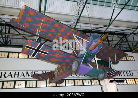 Avion ennemi de la première guerre mondiale; le Fokker D. VII était un avion de chasse allemand de la première Guerre mondiale. Hangar 2 / H2 la première guerre mondiale dans l'air; RAF Royal Air Force Museum, Hendon Londres Royaume-Uni Angleterre (117) Banque D'Images