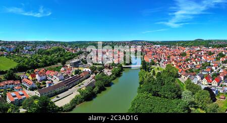 Vue aérienne sur la ville de Rottenburg am Neckar à blue sky Banque D'Images