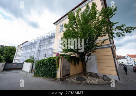 Ratisbonne, Allemagne. 19 juin 2020. Le séminaire où vit le Pape Benoît XVI lors de sa visite en Allemagne. Benoît XVI est revenu en Allemagne pour la première fois depuis sa démission il y a plus de sept ans. Crédit : Armin Weigel/dpa/Alay Live News Banque D'Images