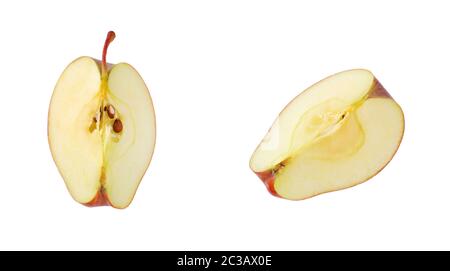 Quartiers de pomme rouge sur fond blanc Banque D'Images
