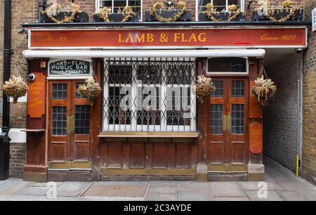 Vue générale du pub Lamb and Flag, à Covent Garden, Londres, où les pubs et les bars restent fermés, même si d'autres restrictions de confinement du coronavirus sont levées en Angleterre. Banque D'Images