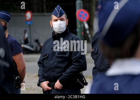 Bruxelles, Belgique. 19 juin 2020. Les policiers belges participent à une manifestation de violence contre la police et à un sentiment anti-policier perçu dans les médias devant le Palais de Justice. Crédit: ALEXANDROS MICHAILIDIS/Alay Live News Banque D'Images