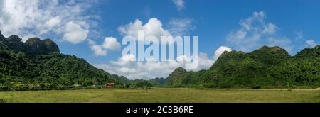 Hai Phong Valley, Cat Ba Island, Halong Bay, Vietnam Banque D'Images