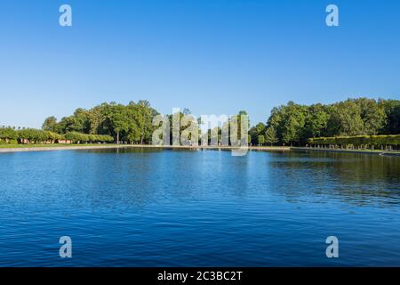 SAINT-PÉTERSBOURG, RUSSIE - août 29, 2019 : Peterhof, Saint-Pétersbourg, palais du roi et grand-fontaine. La Russie Banque D'Images