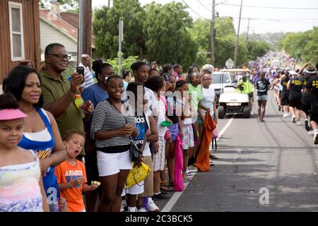 Dix-septième parade--Austin, Texas États-Unis, 21 juin 2014: La dix-septième parade annuelle passe par l'est d'Austin dans le cadre d'une célébration d'une journée. Le dix-septième jour, également connu sous le nom de « Journée de la liberté » ou « Journée de l'émancipation », célèbre la fin de l'esclavage aux États-Unis à la fin de la guerre civile, ou la guerre entre les États. ©Marjorie Kamys Cotera/Daemmrich Photographie Banque D'Images