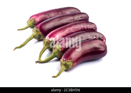 Ou l'aubergine aubergine brinjal ou légumes isolé sur un fond blanc. Banque D'Images