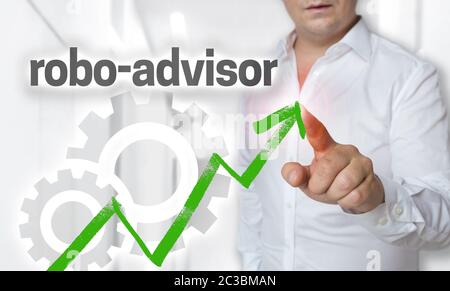 Robo-Advisor concept de l'écran tactile est exploité par l'homme. Banque D'Images