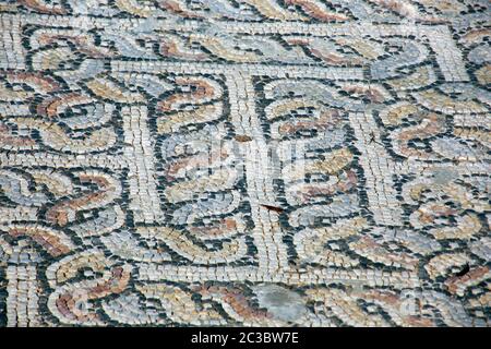 Ausgrabungsstätte der Antike Ayios Trias Basilique mit wunderbaren, Bodenmosaiken Sipahi, France - Nordzypern Banque D'Images