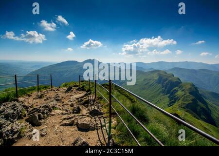 Sommet du Parc naturel régional des volcans du Puy Mary.Auvergne, Cantal, France, Europe Banque D'Images