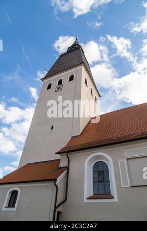 L'église paroissiale de St Lorenz à Berching, la Bavière à l'automne lors d'une journée ensoleillée Banque D'Images