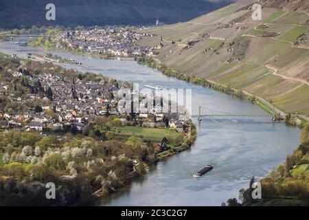 Vue sur la vallée de la moselle près de Bernkastel-Kues Banque D'Images