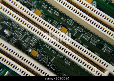 Avis sur carte mère informatique pièces dans un angle. Pour l'utilisation ou la texture d'arrière-plan Banque D'Images