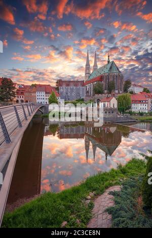 Gorlitz, Allemagne. Image de paysage urbain du centre-ville historique de Gorlitz, Allemagne, au coucher du soleil spectaculaire. Banque D'Images