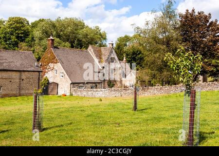 Ferme du XVIIe siècle dans le village de Cotswold de Middle Duntisbourne, Gloucestershire, Royaume-Uni Banque D'Images