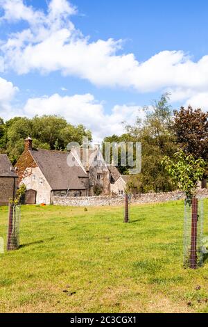 Ferme du XVIIe siècle dans le village de Cotswold de Middle Duntisbourne, Gloucestershire, Royaume-Uni Banque D'Images