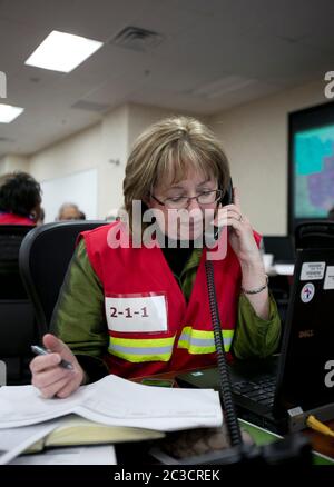 Austin, Texas, États-Unis, décembre 2013 : les employés du ministère de la sécurité publique du Texas et de la division de gestion des urgences du Texas effectuent un exercice pour activer l'ensemble du Conseil de gestion des urgences à l'intérieur du Centre d'opérations de l'État récemment rénové, qui serait activé en cas d'urgence et de catastrophe. ©Marjorie Kamys Cotera/Daemmrich Photographie Banque D'Images