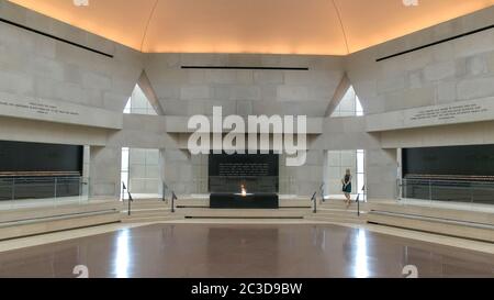 WASHINGTON, DC, USA - 10 SEPTEMBRE 2015 : la salle du souvenir au musée commémoratif américain de l'holocauste à washington Banque D'Images