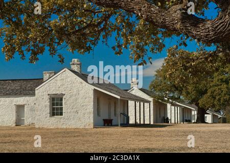 Maisons des officiers dans la rangée Lieutenants au lieu historique de l'État de fort McKnight, plateau Edwards, Texas, États-Unis Banque D'Images