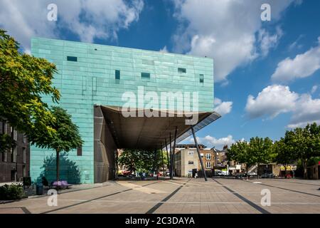 Élévation latérale. Peckham Library, Londres, Royaume-Uni. Architecte: Alsop Architects, 2000. Banque D'Images