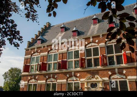 Le Mauritshuis de 1623, ancien pavillon de chasse construit dans le style de la Renaissance hollandaise à Willemstad, une ville historique dans la province néerlandaise du Nord B. Banque D'Images