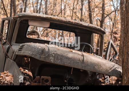 Vieux camion militaire cassé à Tchernobyl Banque D'Images