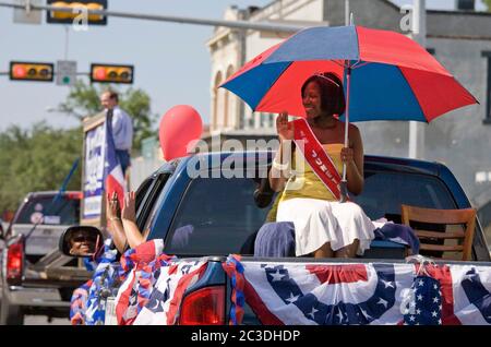 Bastrop, Texas, États-Unis. 21 juin 2008. Bastrop, TX 21 juin 2008 : défilé et festivités à la dix-septième célébration dans la banlieue afro-américaine historique de Bastrop, à l'extérieur d'Austin. Le dix-septième jour, le 19 juin 1865, date à laquelle les soldats de l'Union ont débarqué à Galveston, au Texas, annonçant la fin de l'esclavage et de la guerre civile. Crédit : Bob Daemmrich/ZUMA Wire/Alay Live News Banque D'Images