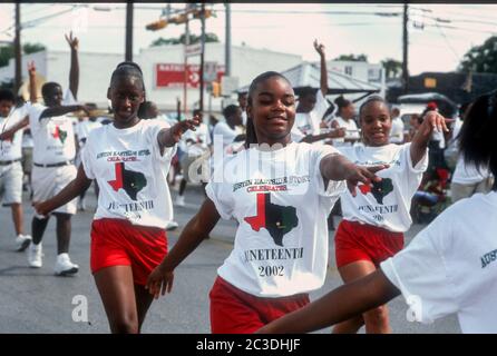 15 juin 2020: Austin, Texas USA 19 juin 2002: Les membres du groupe de marchage de Jack Yates High School se sont performances pour les résidents d'Austin lors de la dix-septième célébration annuelle commémorant l'émancipation noire au Texas. Crédit : Bob Daemmrich/ZUMA Wire/Alay Live News Banque D'Images