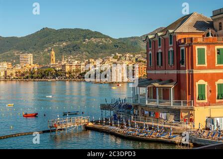 Littoral pittoresque à Rapallo, Ligurie, nord-ouest de l'Italie Banque D'Images