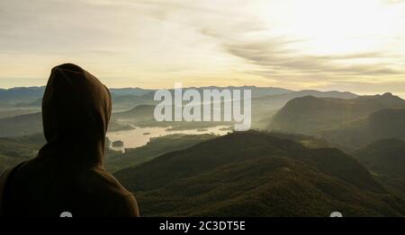 Randonnée en montagne à Adam's Peak, pèlerinage près de Dambulla, Sri Lanka. Banque D'Images