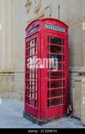 Cabine téléphonique dans la capitale de Malte, la Valette Banque D'Images