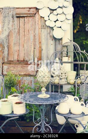 Mobilier de jardin vintage sur terrasse Banque D'Images