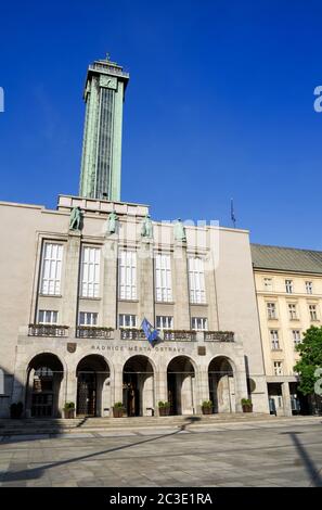 Hôtel de ville de New Town (Nova radnice), place de Prokes (Prokesovo namesti), Ostrava, République Tchèque / Tchéquie. Construction de la municipalité et tour d'observation Banque D'Images