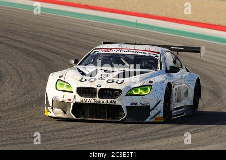 Circuit Mugello, Italie - 17 juillet 2016 : BMW M6 GT3 de l'équipe BMW Italia, conduite par Alex Zanardi, Campionato Italiano GT au circuit Mugello. Banque D'Images