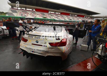 Circuit Mugello, Italie - 17 juillet 2016 : BMW M6 GT3 de l'équipe BMW Italia, conduite par Alex Zanardi, Campionato Italiano GT au circuit Mugello. Banque D'Images