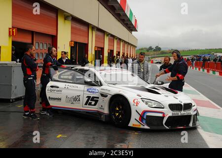 Circuit Mugello, Italie - 17 juillet 2016 : BMW M6 GT3 de l'équipe BMW Italia, conduite par Alex Zanardi, Campionato Italiano GT au circuit Mugello. Banque D'Images