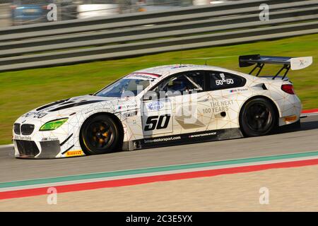 Circuit Mugello, Italie - 17 juillet 2016 : BMW M6 GT3 de l'équipe BMW Italia, conduite par Alex Zanardi, Campionato Italiano GT au circuit Mugello. Banque D'Images