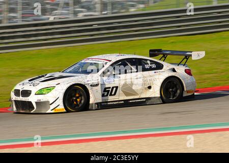 Circuit Mugello, Italie - 17 juillet 2016 : BMW M6 GT3 de l'équipe BMW Italia, conduite par Alex Zanardi, Campionato Italiano GT au circuit Mugello. Banque D'Images