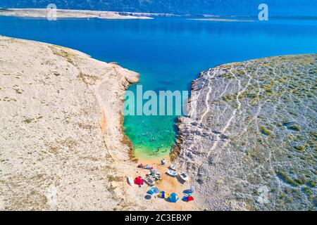 Vrsi. L'archipel de Zadar idyllique plage de crique dans le paysage de désert de pierre près de l'île de Zecevo Banque D'Images