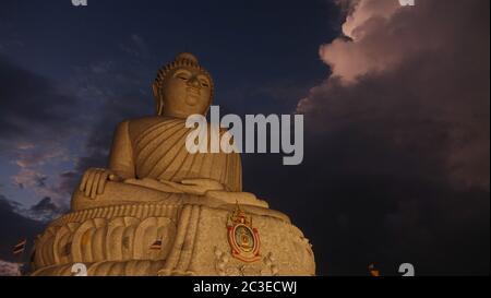 Grand Bouddha à Phuket près du temple Wat Chalong en Thaïlande. Banque D'Images