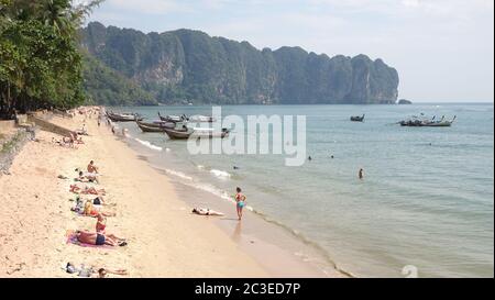 Paradis tropical de l'île à ton Sai près de Rai Leh en Thaïlande. Banque D'Images