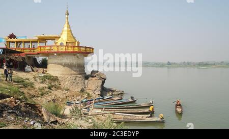 Paysage de montagne et d'arbres à hPa-an au Myanmar. Banque D'Images