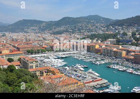 Vue sur la ville de Nice dans les Alpes Maritimes, France Banque D'Images