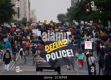 Washington, États-Unis. 19 juin 2020. Les manifestants prennent part à un dix-septième juin, le vendredi 19 juin 2020 à Washington, DC. Le dix-septième juillet marque la date de la fin de l'esclavage aux États-Unis. Photo de Kevin Dietsch/UPI crédit: UPI/Alay Live News Banque D'Images