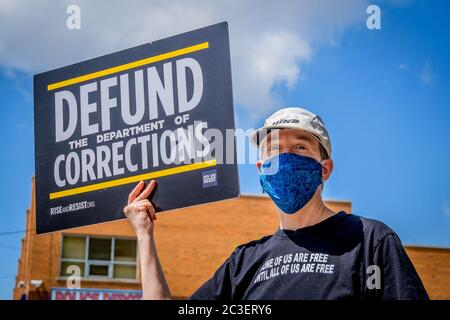 ÉTATS-UNIS. 19 juin 2020. Les dirigeants des droits civils et de la justice raciale ont organisé un rassemblement le dix-septième juin à l'île Rikers, appelant les dirigeants élus à achever le travail de sécurisation de la liberté pour tous, en mettant fin à la criminalisation massive des Noirs, Appeler le gouverneur Cuomo à mettre fin aux expansions néfastes de la détention provisoire qui doivent prendre effet le 3 juillet et à moins faire passer d'urgence est plus NY législation à la supervision générale de libération conditionnelle. (Photo par Erik McGregor/Sipa USA) crédit: SIPA USA/Alay Live News Banque D'Images