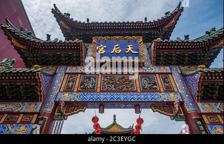 Entrée au temple Masobyo ou Ma Zhu Miao à Yokohama Chinatown, Yokohama, Japon Banque D'Images