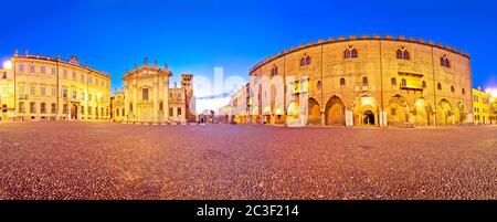 Mantova. Piazza Sordello sites en soirée vue panoramique dans la ville italienne de Mantova Banque D'Images