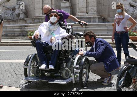 Roma, Italie. 19 juin 2020. Le maire de Rome Raggi Virginia, assiste à la présentation sur le Capitole de nouvelles bicyclettes électriques pour handicapés, faite avec la contribution financière de la municipalité de Rome et mis en circulation dans le Parc Bio de Villa Borghese. Crédit: SPP Sport presse photo. /Actualités en direct d'Alay Banque D'Images