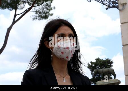 Roma, Italie. 19 juin 2020. Le maire de Rome Raggi Virginia, assiste à la présentation sur le Capitole de nouvelles bicyclettes électriques pour handicapés, faite avec la contribution financière de la municipalité de Rome et mis en circulation dans le Parc Bio de Villa Borghese. Crédit: SPP Sport presse photo. /Actualités en direct d'Alay Banque D'Images