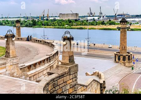 Vue depuis Rampart of Brave et promenade sur le quai de la vieille ville à Szczecin docklands Banque D'Images